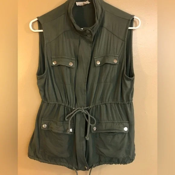 Army Green Olive Utility Vest by entro - Picture 8 of 9